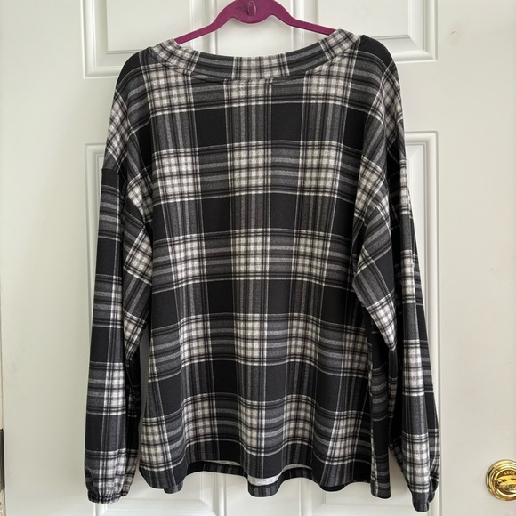 ❤️2/$15 or 3/$21❤️Lane Bryant Black/White Plaid Long Sleeve Top, Size 18/20 - Picture 5 of 10